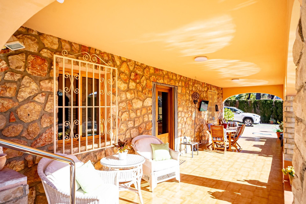 5 Bed Townhouse for sale in Benidorm Costa Blanca, Alicante, Spain