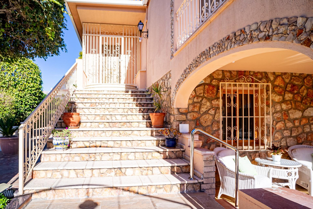 5 Bed Townhouse for sale in Benidorm Costa Blanca, Alicante, Spain
