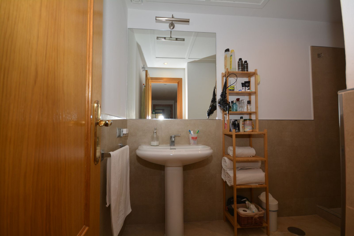 Se vende Apartamento Planta Media de 3 dormitorios en Costa Del Sol, Málaga, España