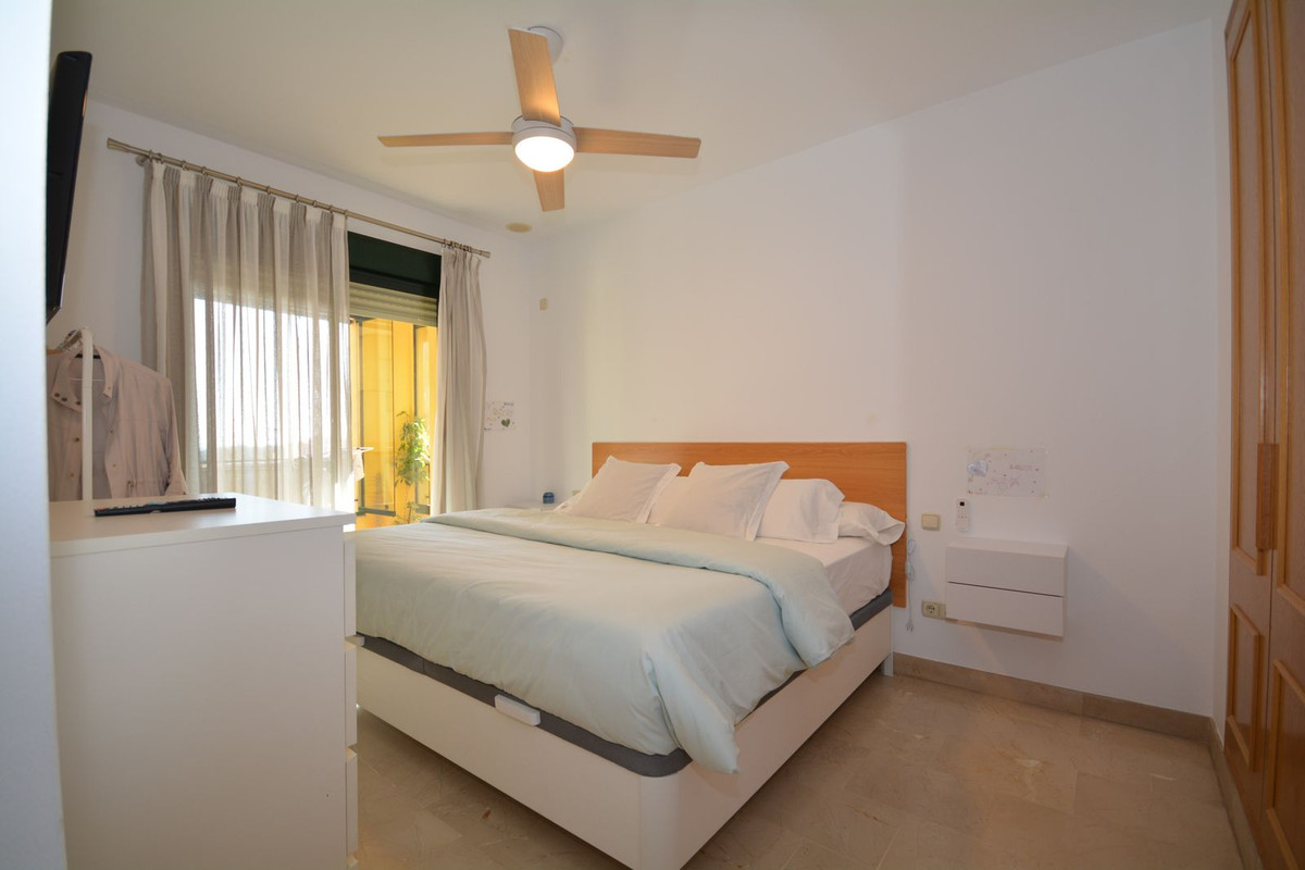 Se vende Apartamento Planta Media de 3 dormitorios en Costa Del Sol, Málaga, España