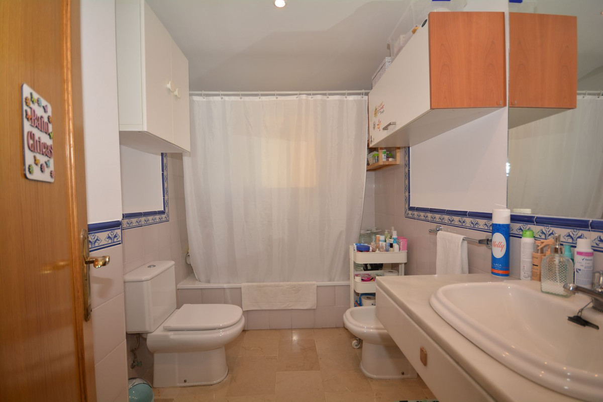 Se vende Apartamento Planta Media de 3 dormitorios en Costa Del Sol, Málaga, España