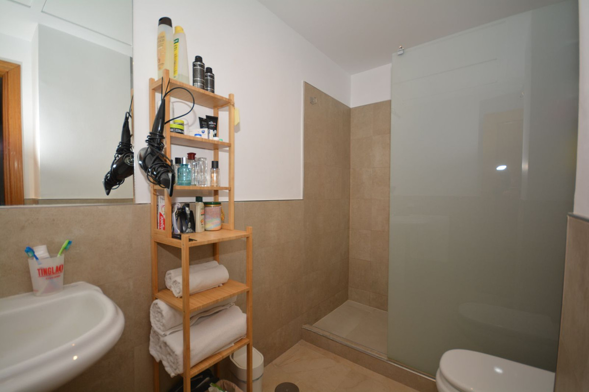 Se vende Apartamento Planta Media de 3 dormitorios en Costa Del Sol, Málaga, España