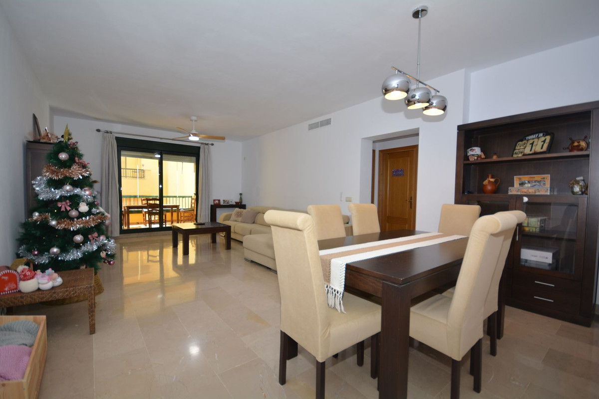 Se vende Apartamento Planta Media de 3 dormitorios en Costa Del Sol, Málaga, España