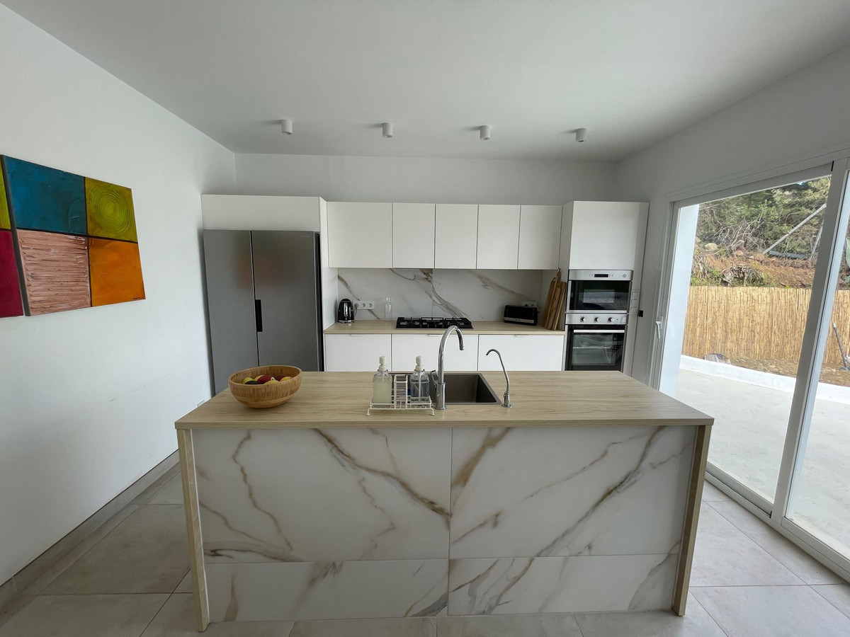 3 Bed Townhouse for sale in Estepona Costa Del Sol, Málaga, Spain