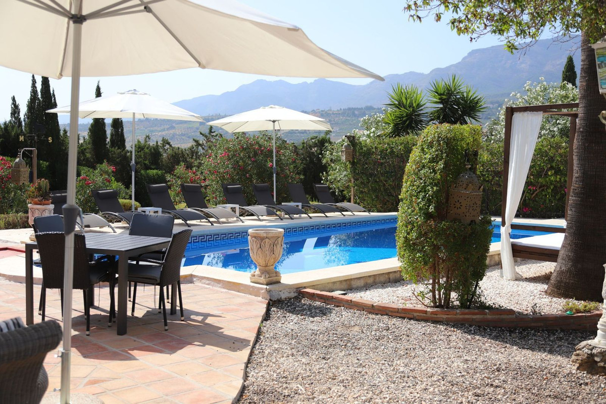 5 Bed Townhouse for sale in Alhaurín El Grande Costa Del Sol, Málaga, Spain