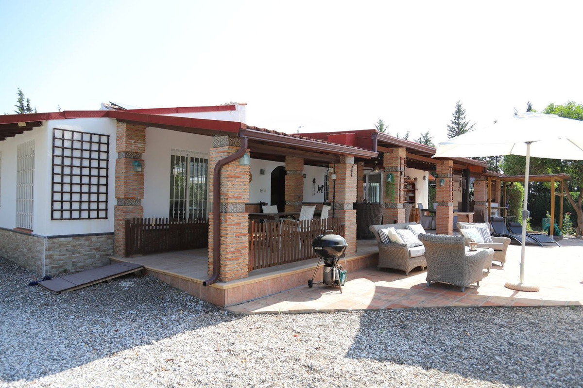 5 Bed Townhouse for sale in Alhaurín El Grande Costa Del Sol, Málaga, Spain