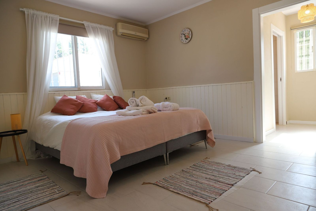 5 Bed Townhouse for sale in Alhaurín El Grande Costa Del Sol, Málaga, Spain
