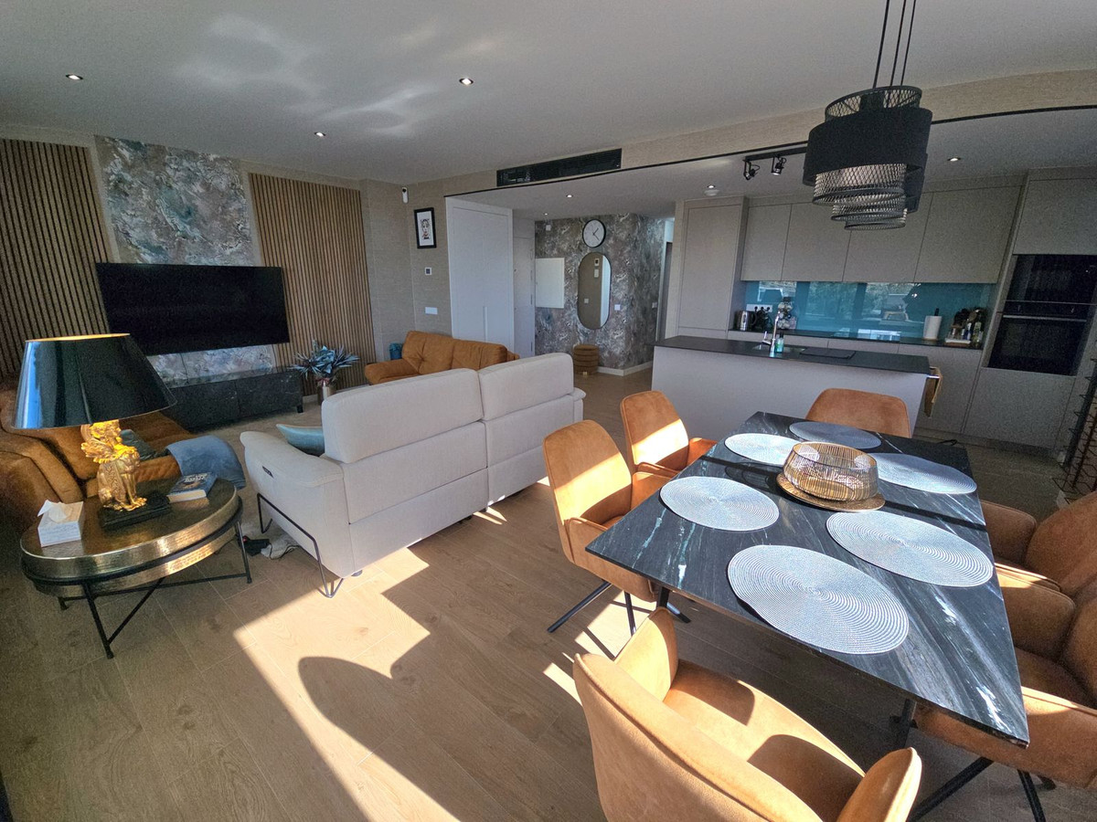 2 Bed Apartment for sale in Fuengirola Costa Del Sol, Málaga, Spain