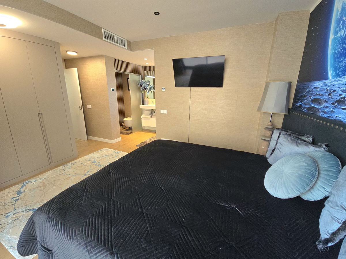 2 Bed Apartment for sale in Fuengirola Costa Del Sol, Málaga, Spain