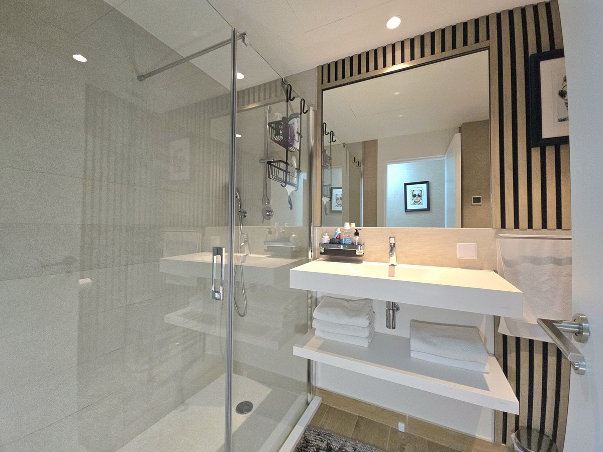 2 Bed Apartment for sale in Fuengirola Costa Del Sol, Málaga, Spain