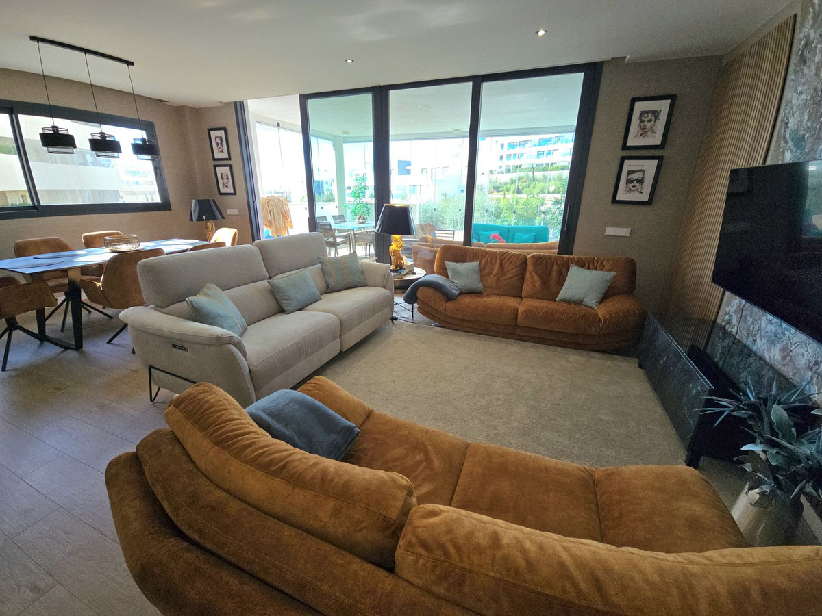 2 Bed Apartment for sale in Fuengirola Costa Del Sol, Málaga, Spain