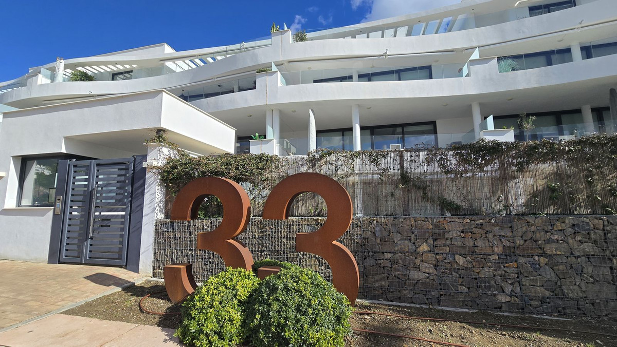 2 Bed Apartment for sale in Fuengirola Costa Del Sol, Málaga, Spain