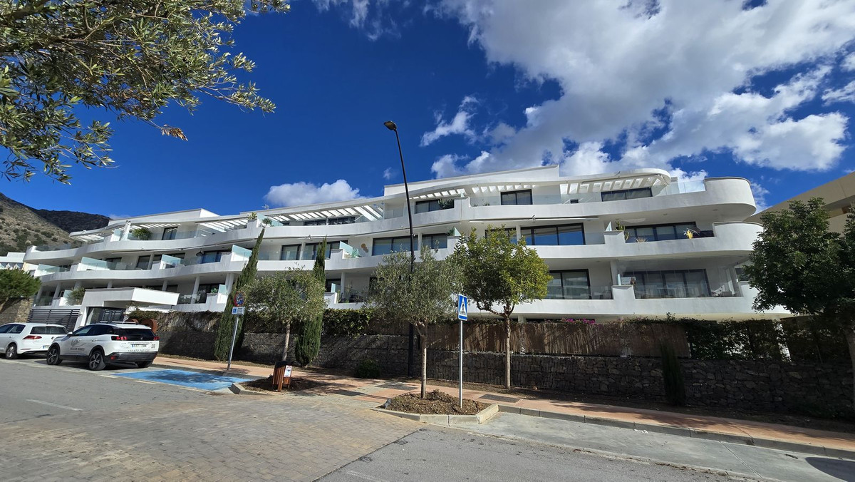 2 Bed Apartment for sale in Fuengirola Costa Del Sol, Málaga, Spain