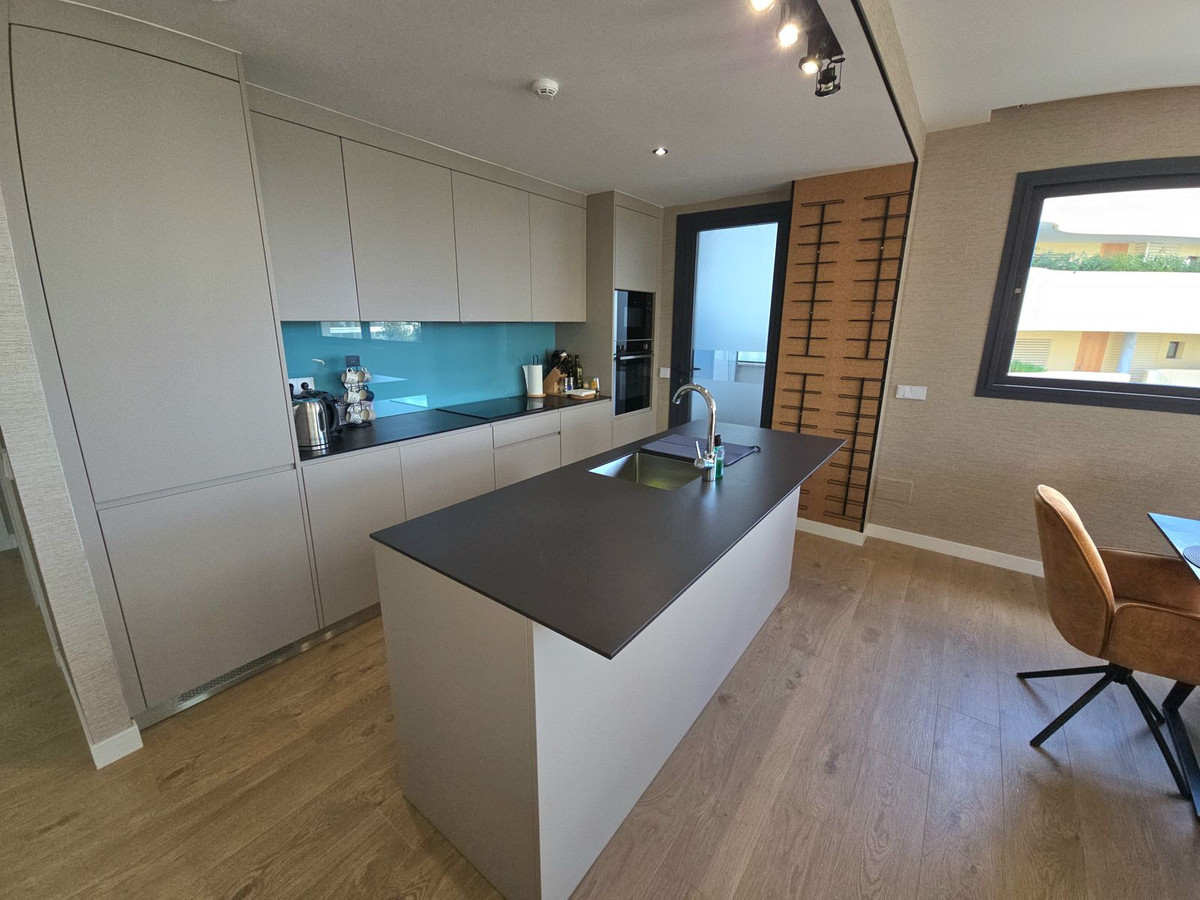 2 Bed Apartment for sale in Fuengirola Costa Del Sol, Málaga, Spain
