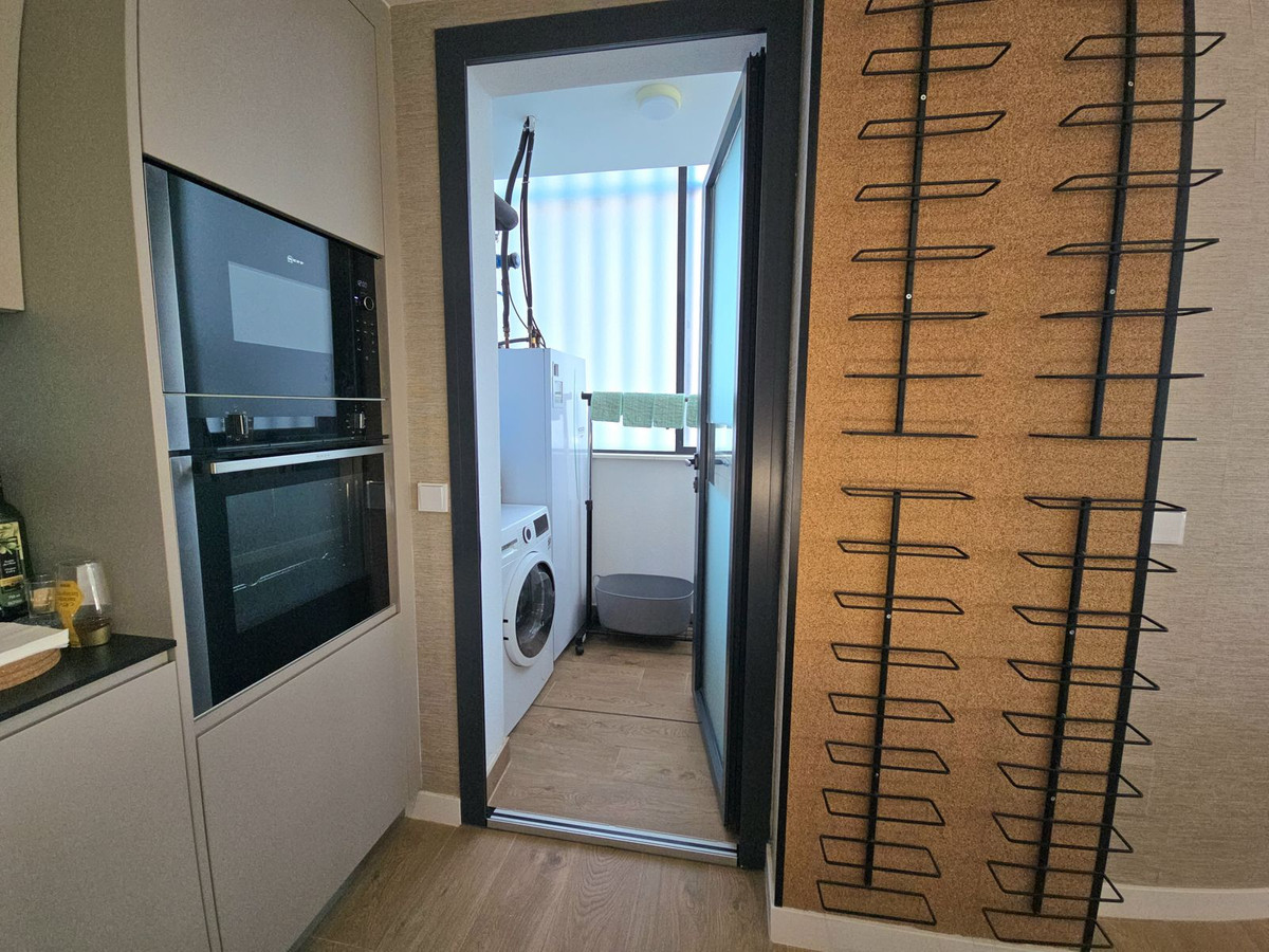 2 Bed Apartment for sale in Fuengirola Costa Del Sol, Málaga, Spain