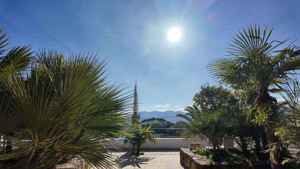 17 Bed Commercial unit for sale in Tolox Costa Del Sol, Málaga, Spain