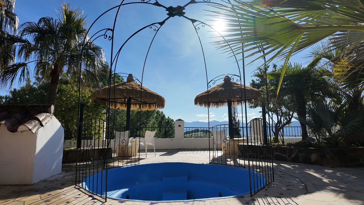 17 Bed Commercial unit for sale in Tolox Costa Del Sol, Málaga, Spain