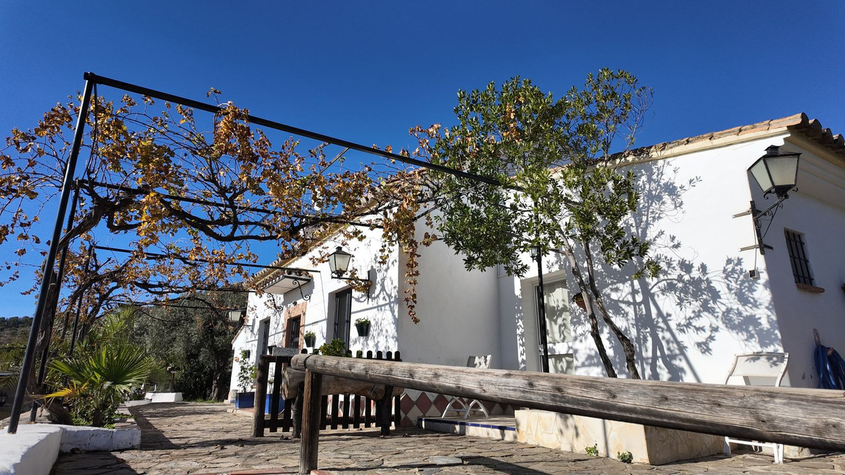 17 Bed Commercial unit for sale in Tolox Costa Del Sol, Málaga, Spain
