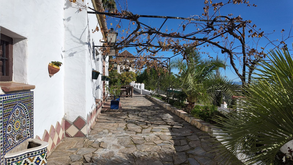 17 Bed Commercial unit for sale in Tolox Costa Del Sol, Málaga, Spain