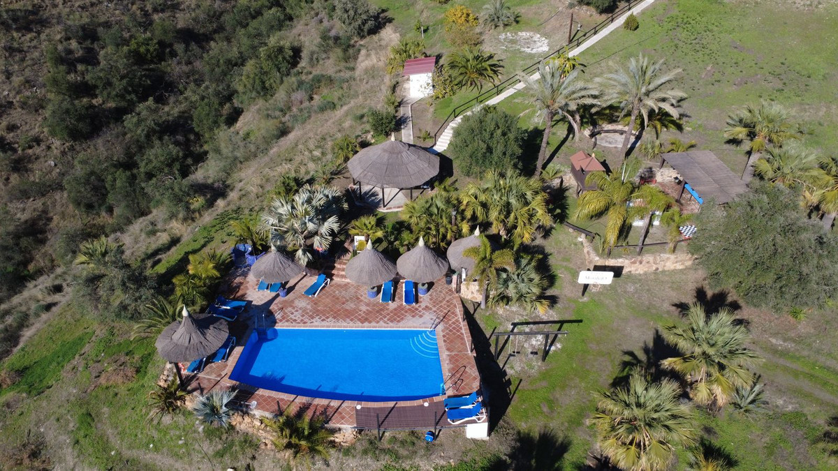 17 Bed Commercial unit for sale in Tolox Costa Del Sol, Málaga, Spain