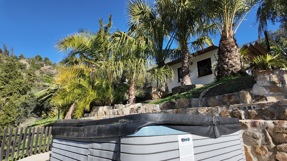 17 Bed Commercial unit for sale in Tolox Costa Del Sol, Málaga, Spain