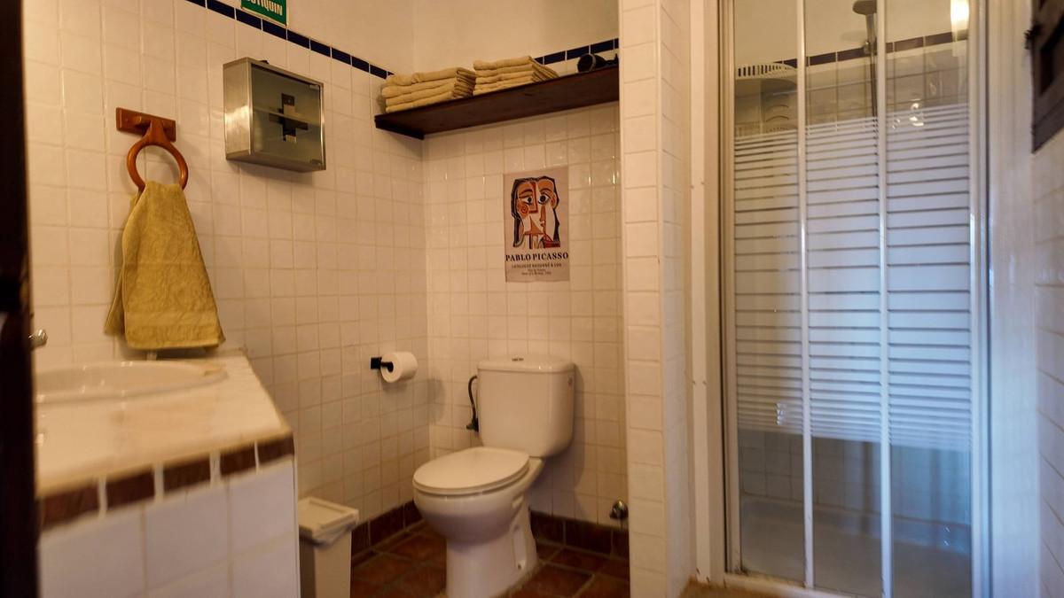 17 Bed Commercial unit for sale in Tolox Costa Del Sol, Málaga, Spain