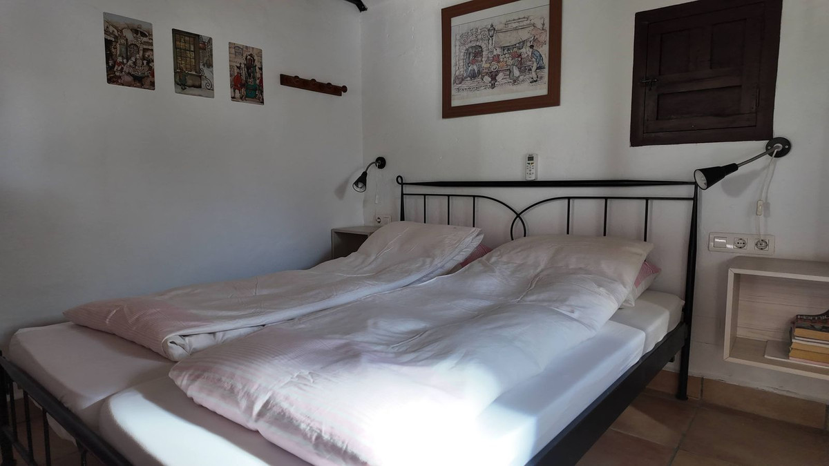 17 Bed Commercial unit for sale in Tolox Costa Del Sol, Málaga, Spain