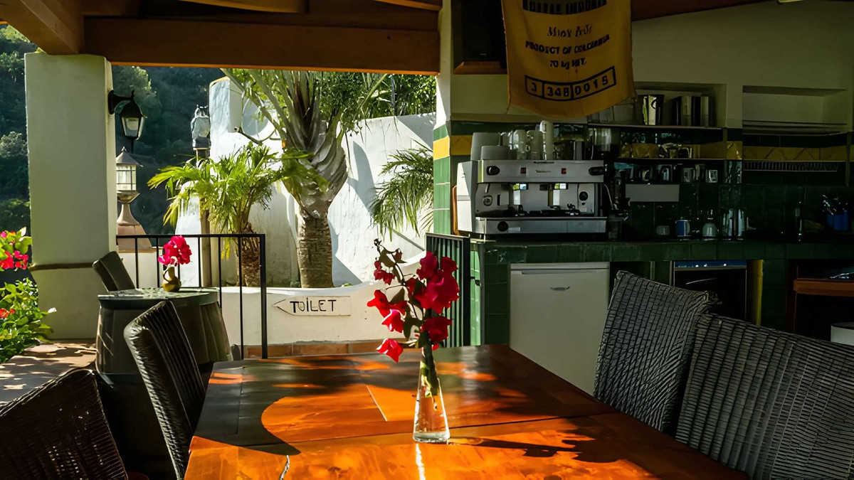 17 Bed Commercial unit for sale in Tolox Costa Del Sol, Málaga, Spain