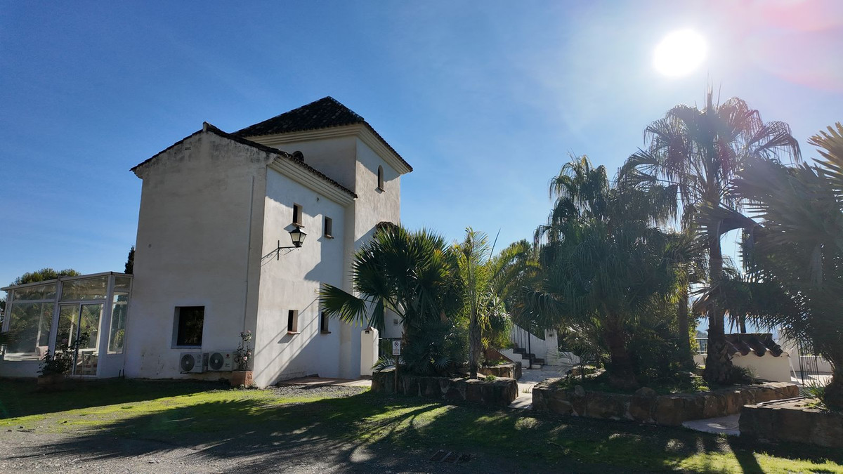 17 Bed Commercial unit for sale in Tolox Costa Del Sol, Málaga, Spain