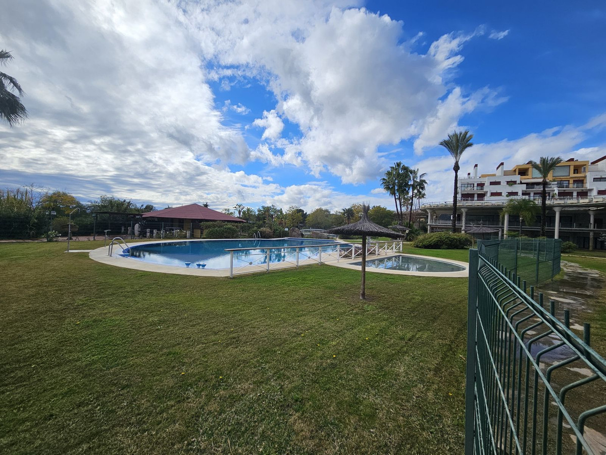 2 Bed Apartment for sale in Benahavís Costa Del Sol, Málaga, Spain
