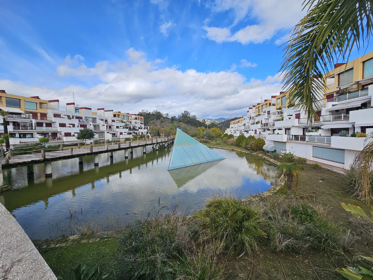 2 Bed Apartment for sale in Benahavís Costa Del Sol, Málaga, Spain