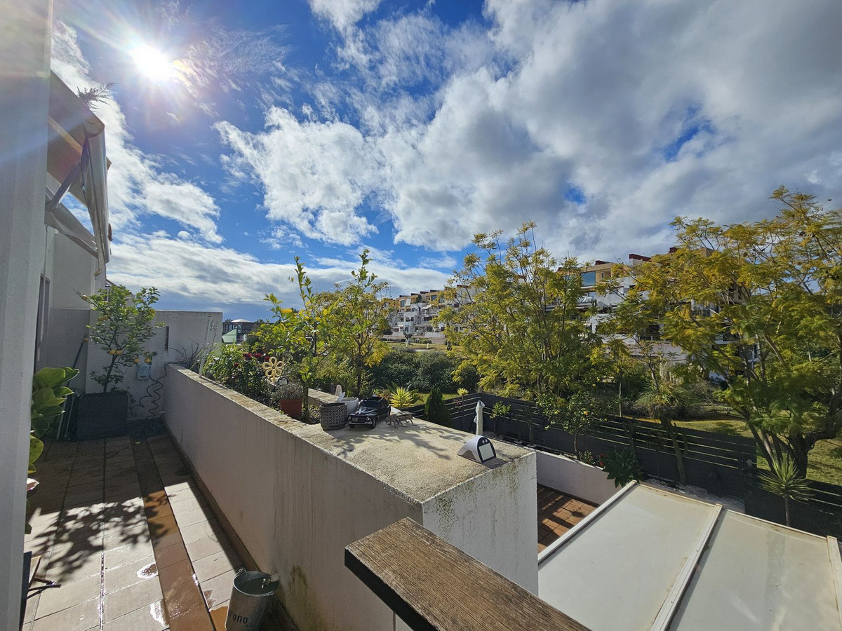 2 Bed Apartment for sale in Benahavís Costa Del Sol, Málaga, Spain