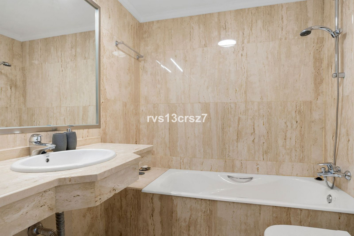 Se vende Apartamento Planta Media de 3 dormitorios en Costa Del Sol, Málaga, España