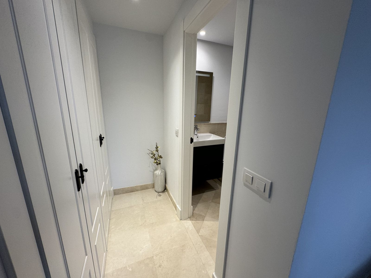 2 Bed Apartment for sale in Aloha Costa Del Sol, Málaga, Spain