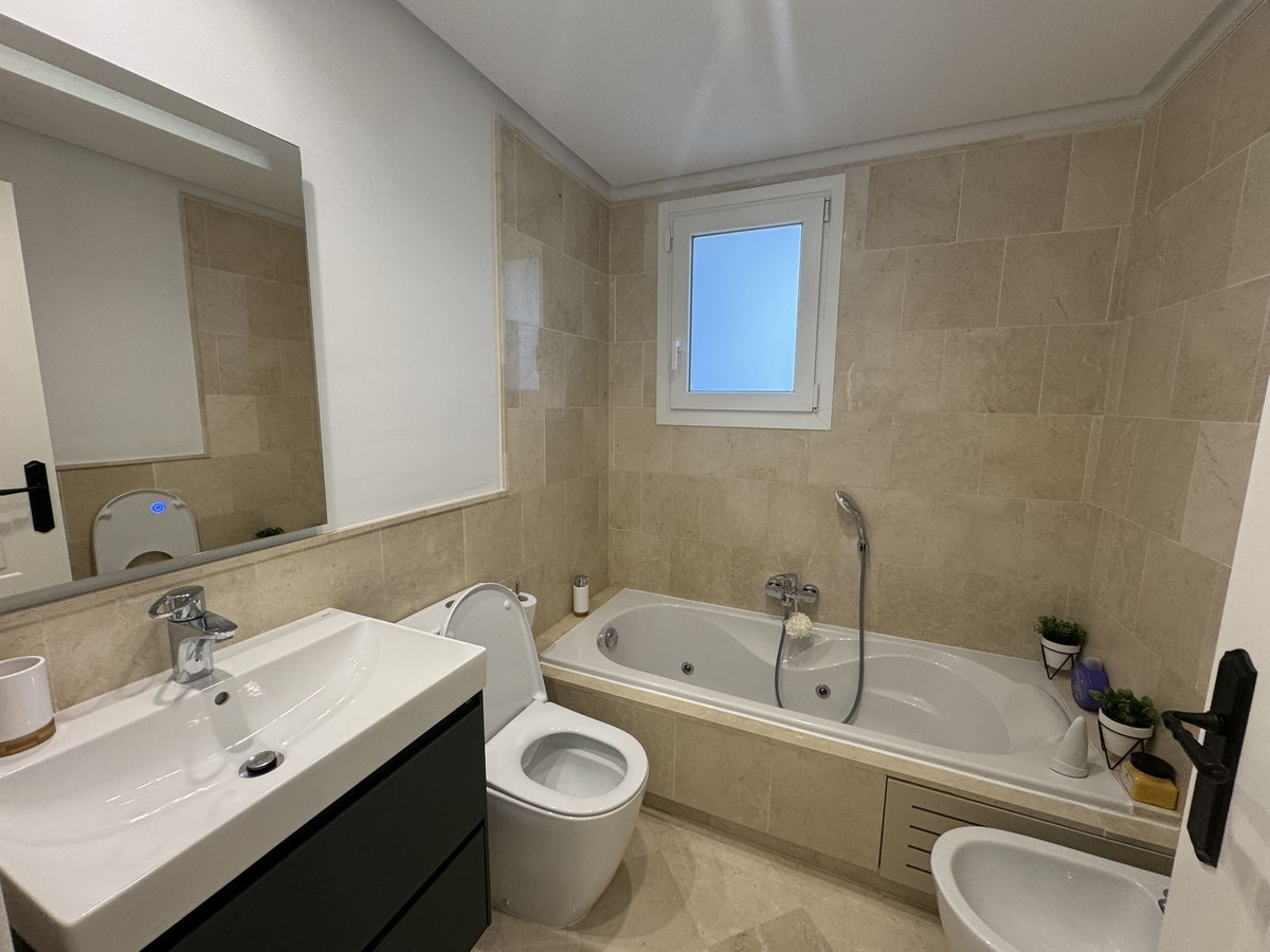 2 Bed Apartment for sale in Aloha Costa Del Sol, Málaga, Spain