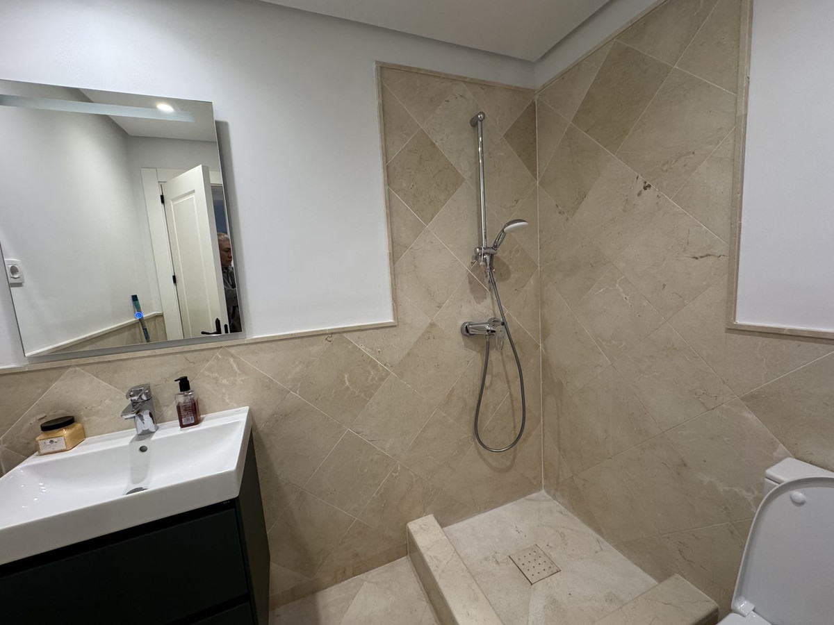 2 Bed Apartment for sale in Aloha Costa Del Sol, Málaga, Spain