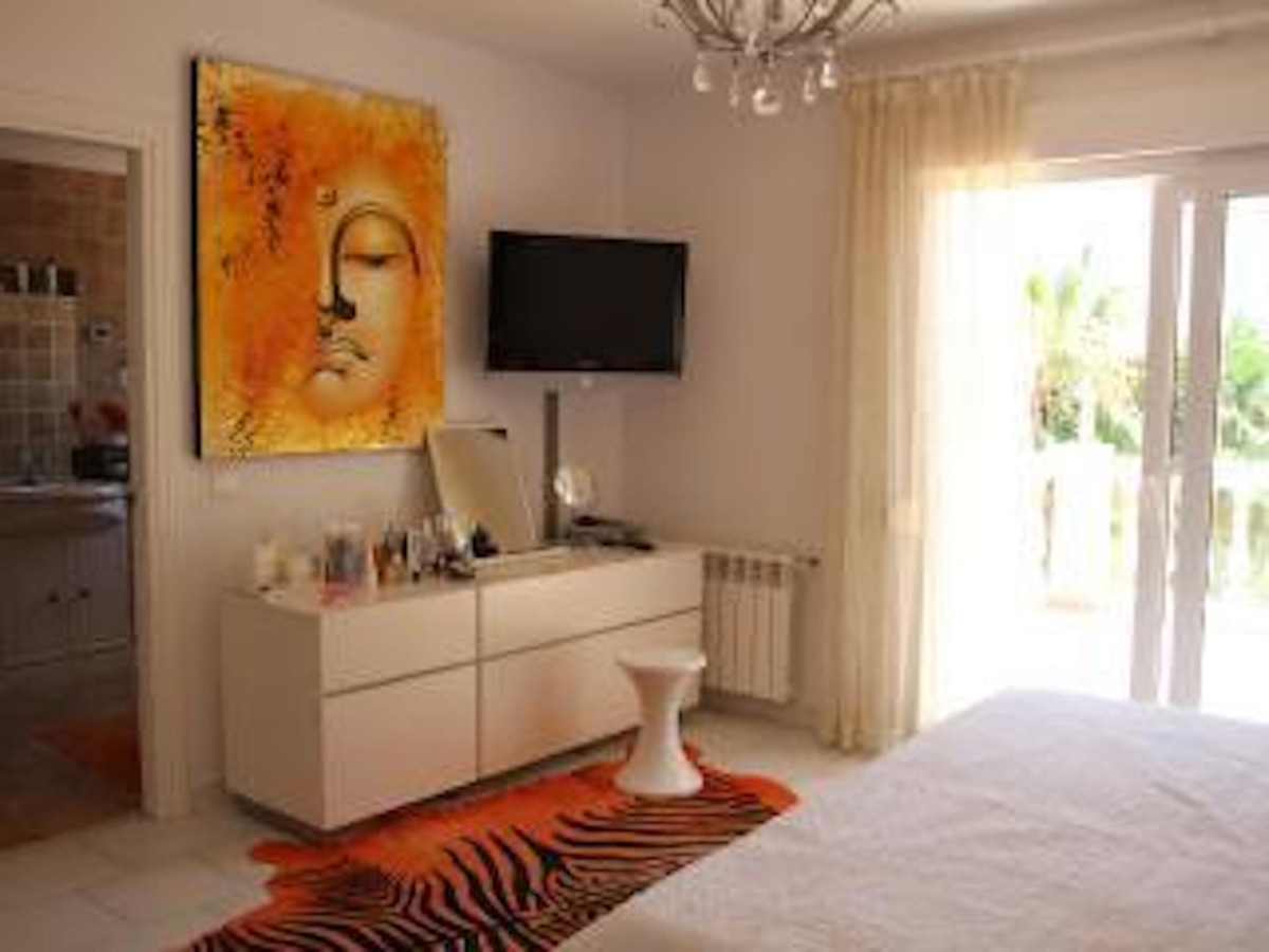 5 Bed Townhouse for sale in Calahonda Costa Del Sol, Málaga, Spain