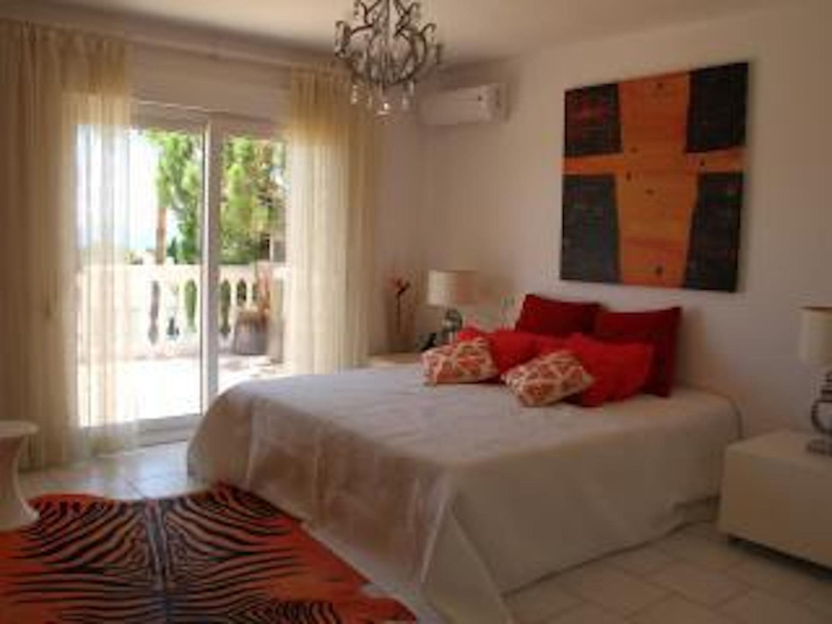 5 Bed Townhouse for sale in Calahonda Costa Del Sol, Málaga, Spain