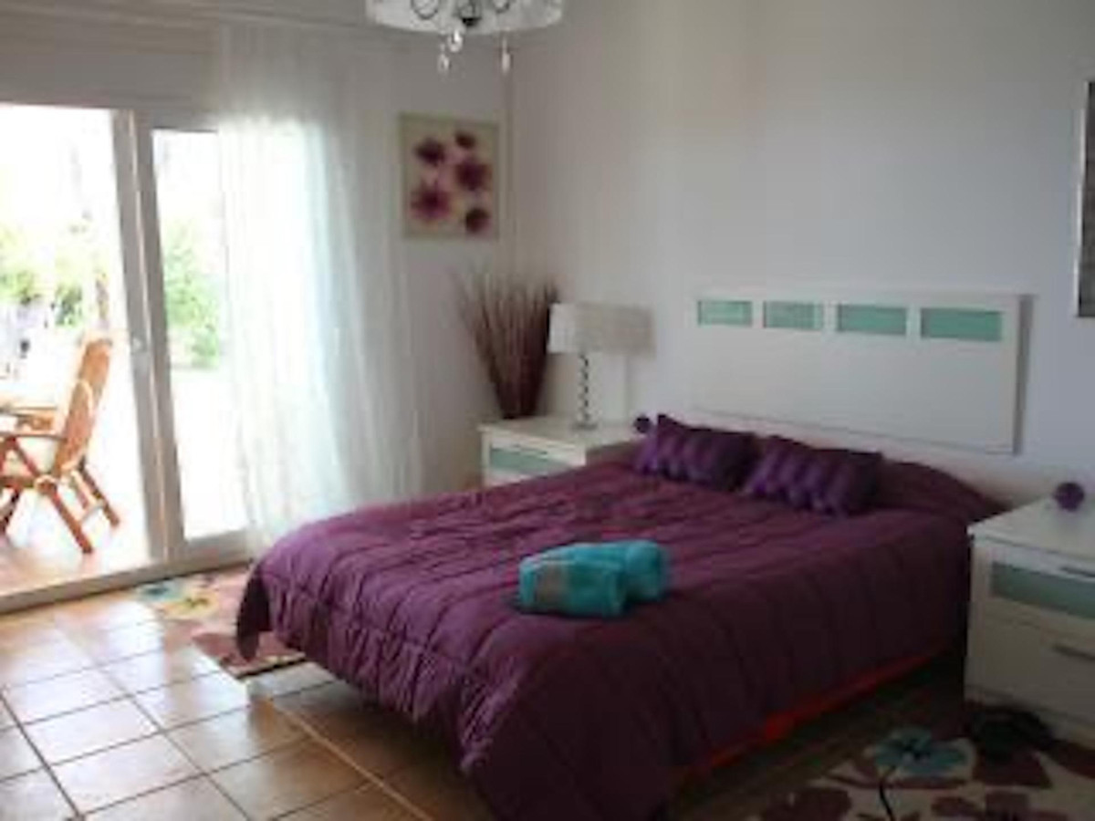 5 Bed Townhouse for sale in Calahonda Costa Del Sol, Málaga, Spain