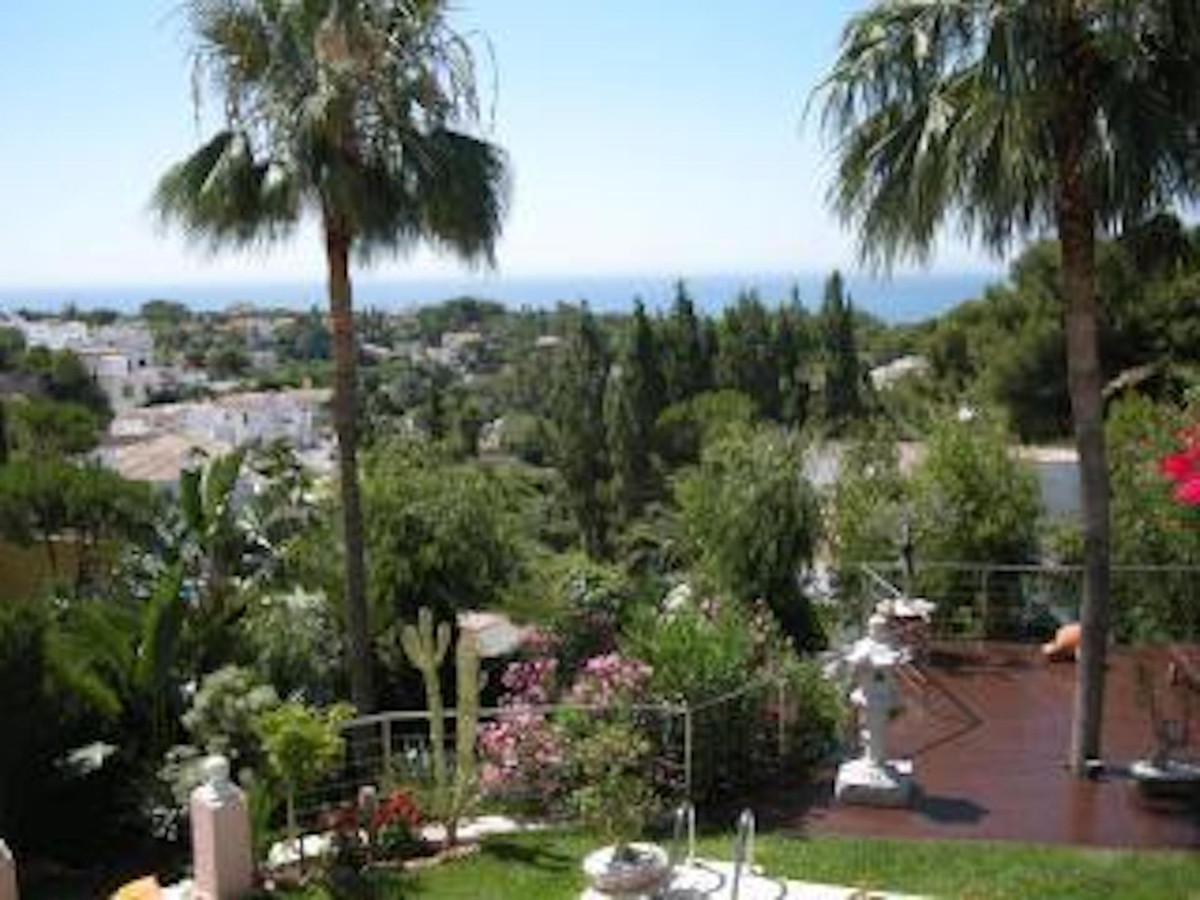 5 Bed Townhouse for sale in Calahonda Costa Del Sol, Málaga, Spain