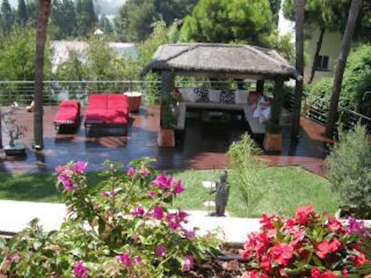 5 Bed Townhouse for sale in Calahonda Costa Del Sol, Málaga, Spain