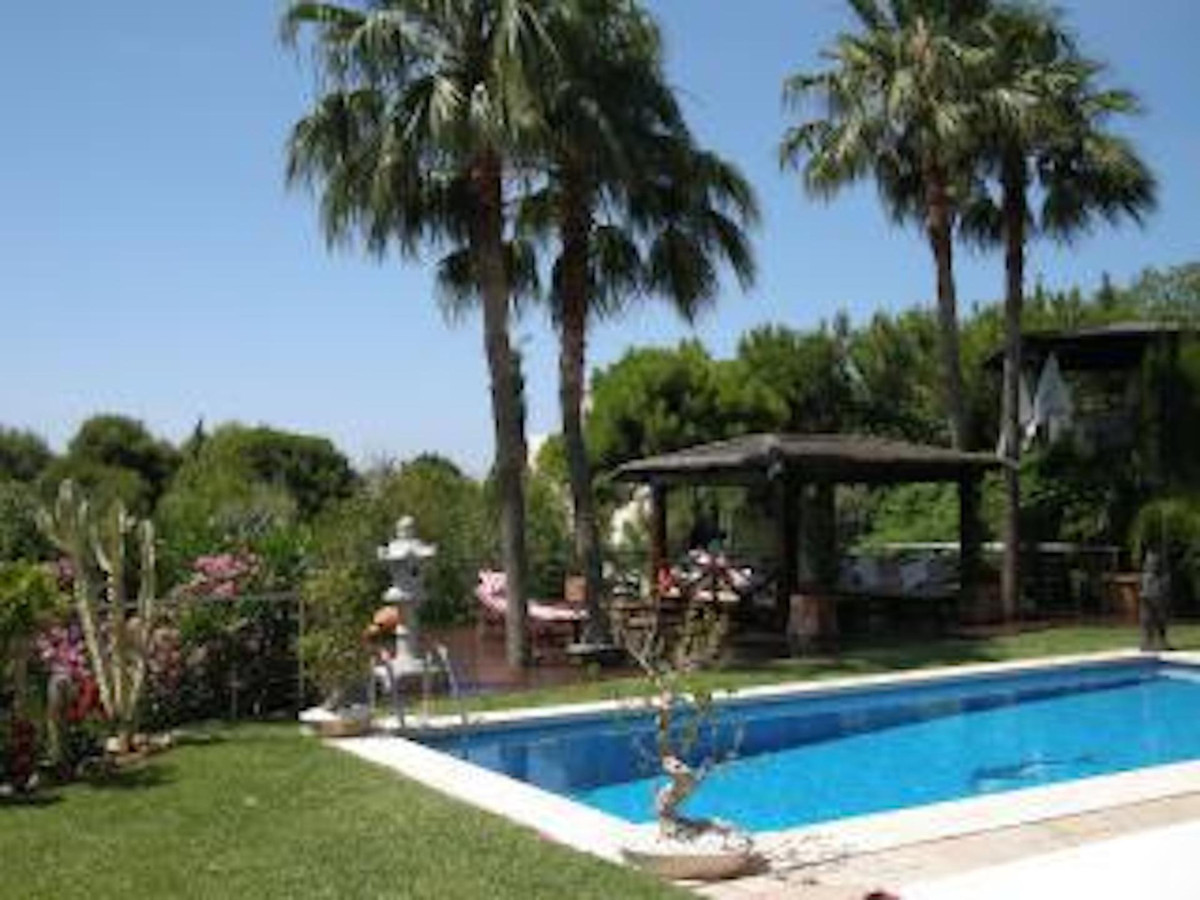 5 Bed Townhouse for sale in Calahonda Costa Del Sol, Málaga, Spain