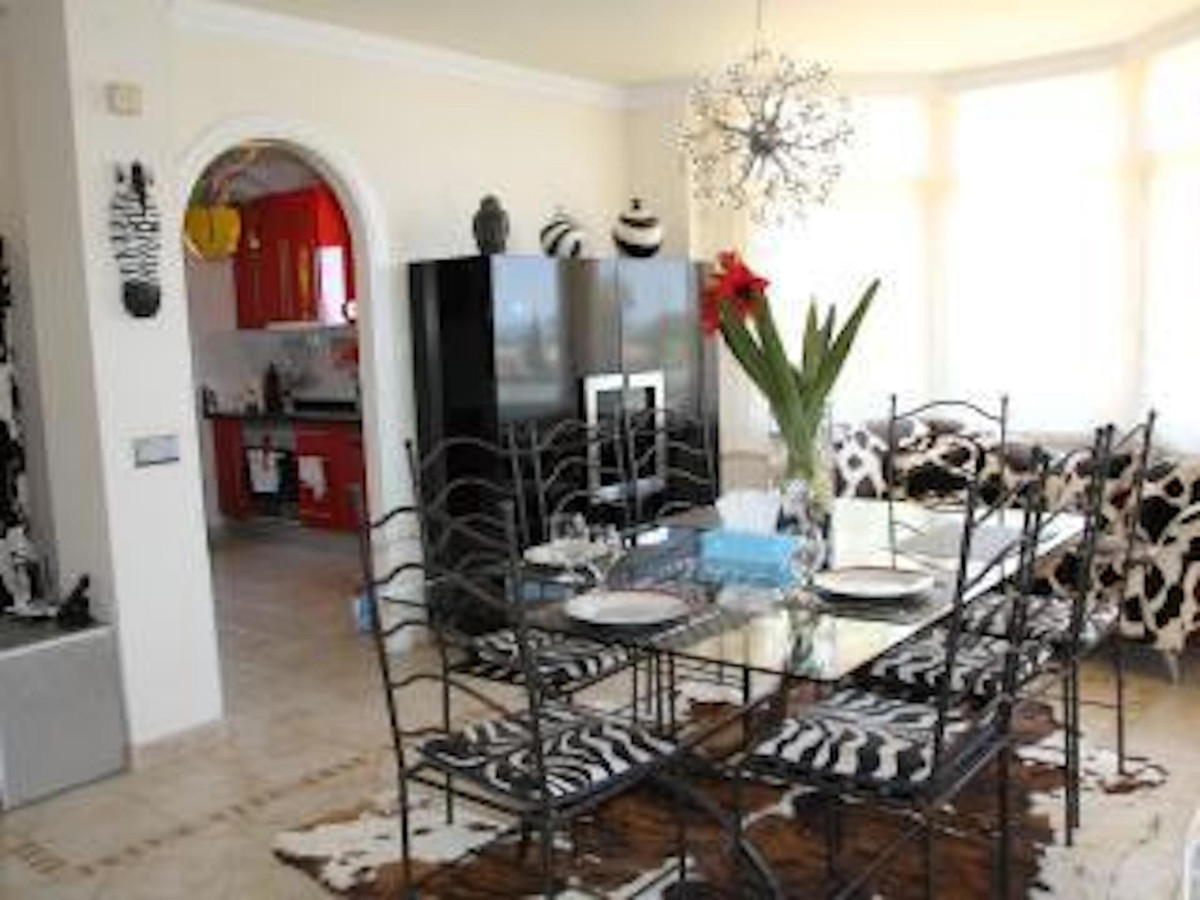 5 Bed Townhouse for sale in Calahonda Costa Del Sol, Málaga, Spain
