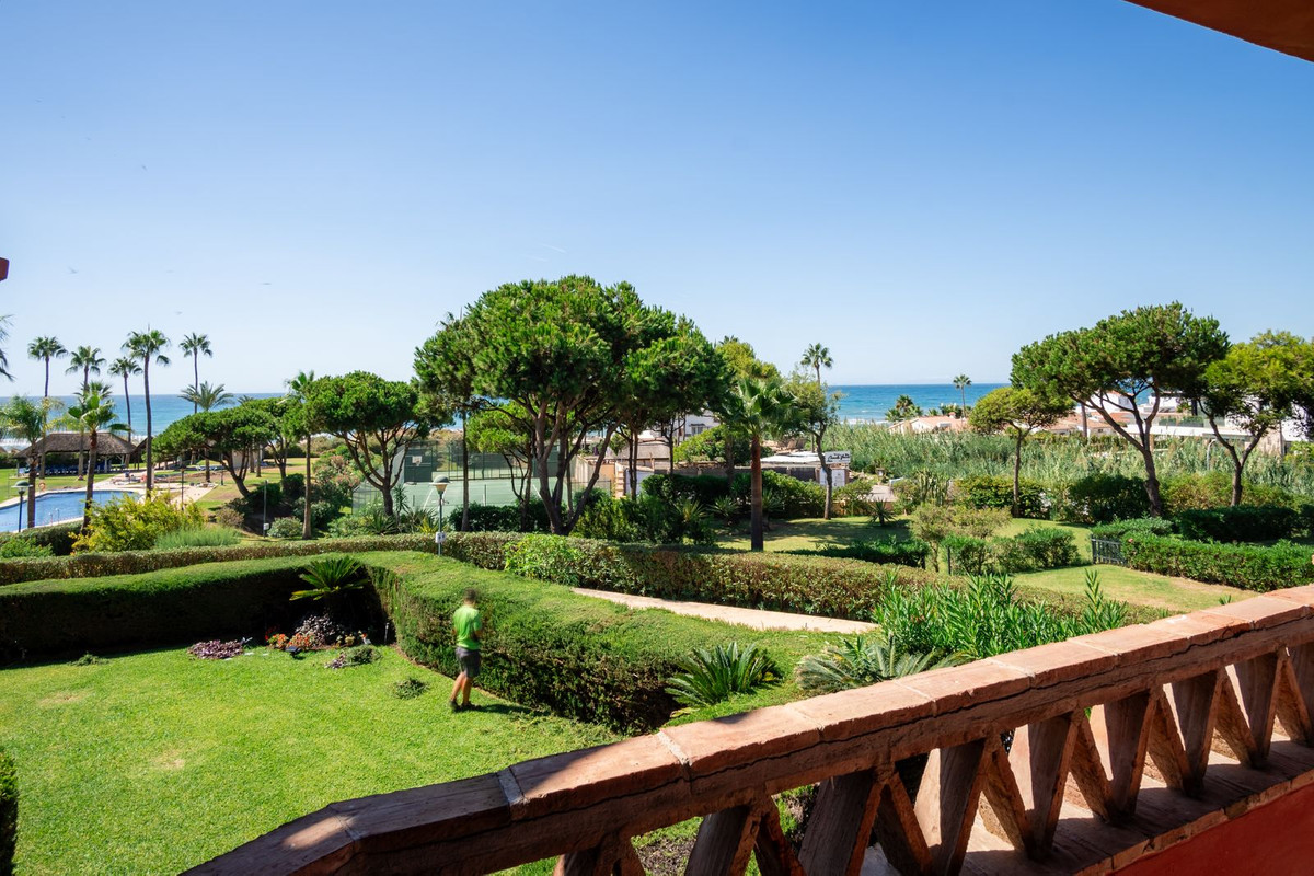2 Bed Apartment for sale in Elviria Costa Del Sol, Málaga, Spain