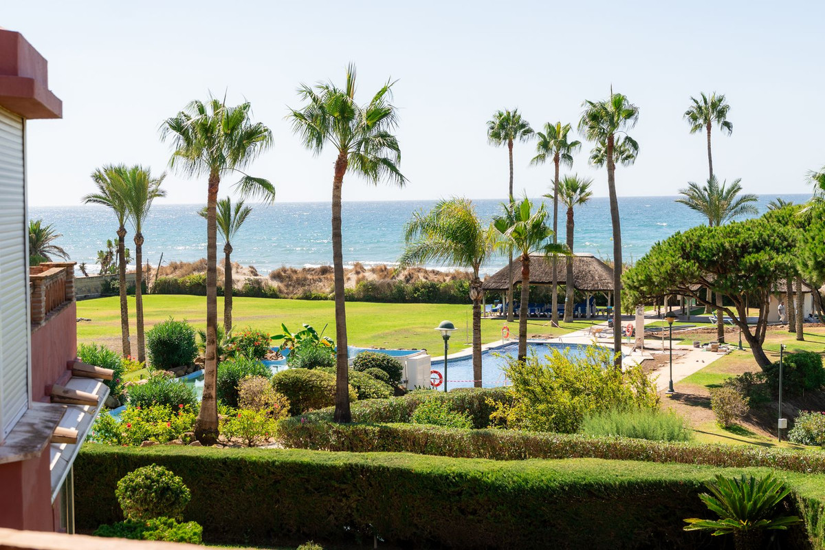 2 Bed Apartment for sale in Elviria Costa Del Sol, Málaga, Spain