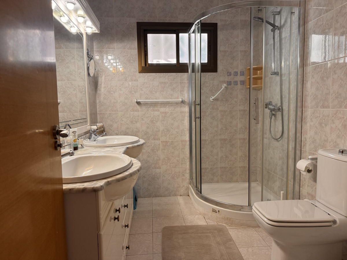 Se vende Villa - Chalet de 3 dormitorios en Costa Del Sol, Málaga, España