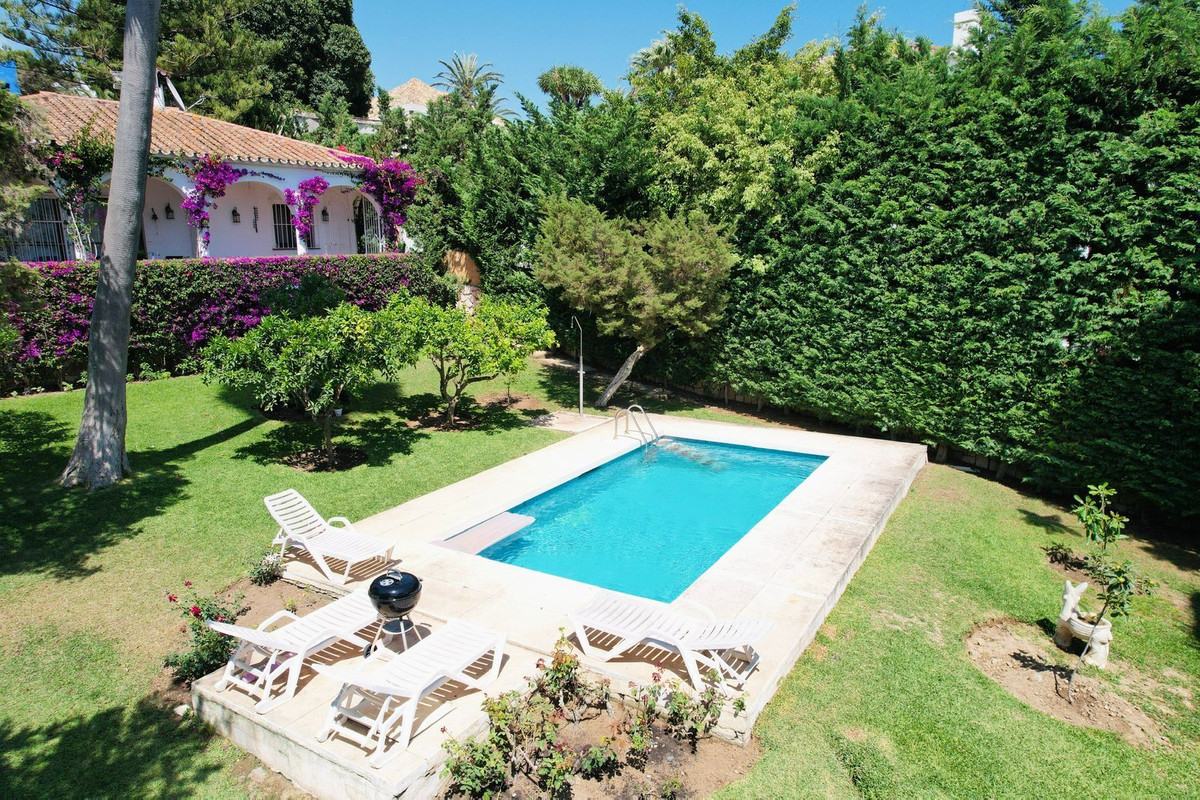 Se vende Villa - Chalet de 3 dormitorios en Costa Del Sol, Málaga, España