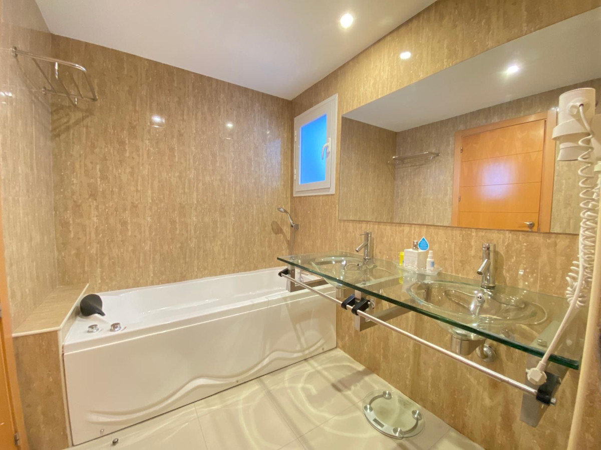 2 Bed Apartment for sale in Estepona Costa Del Sol, Málaga, Spain