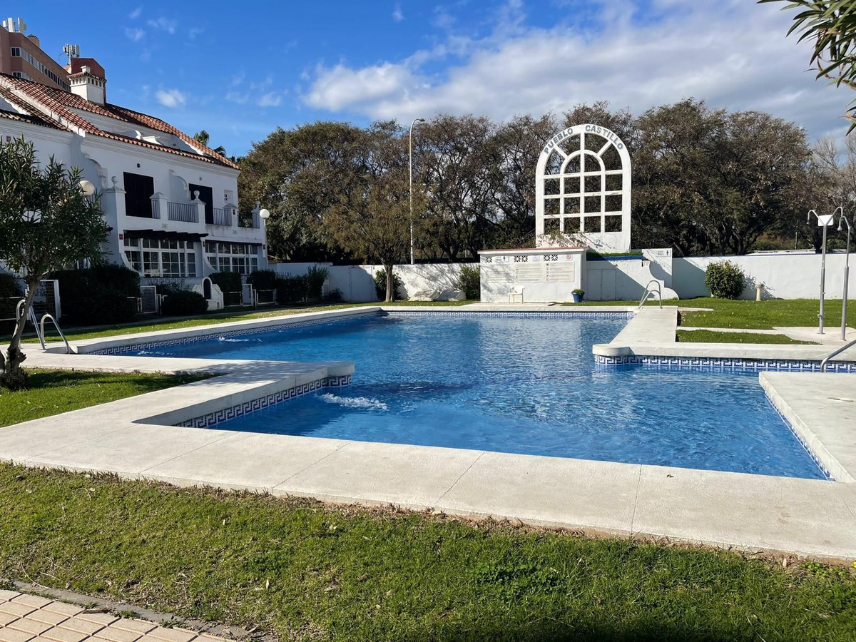 3 Bed Apartment for sale in Fuengirola Costa Del Sol, Málaga, Spain