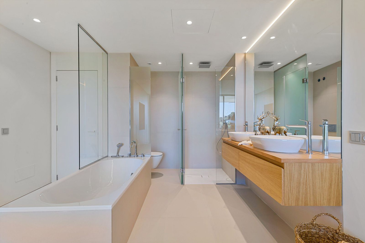 Se vende Apartamento Planta Media de 3 dormitorios en Costa Del Sol, Málaga, España